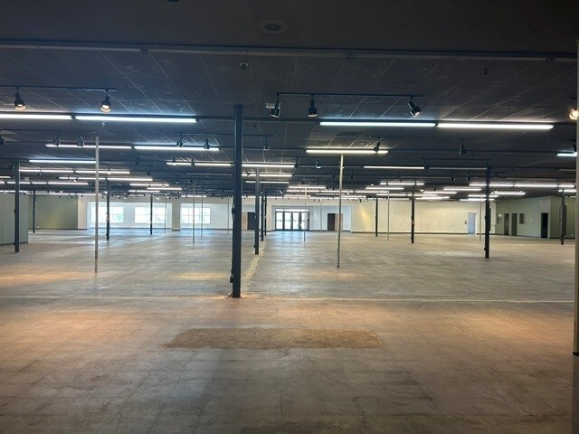 More Photos Of 901 Saint Michaels Dr, Santa Fe Freestanding For Lease