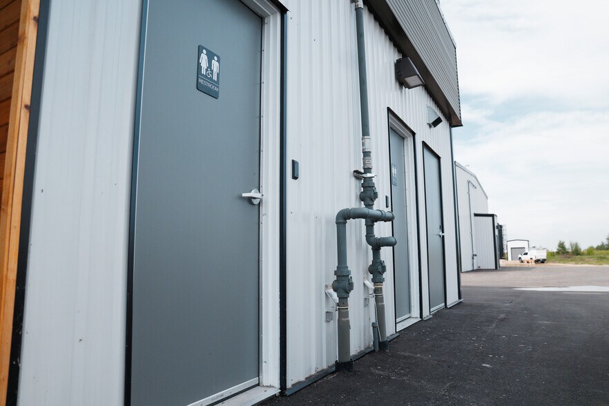 More Photos Of 27201 Township Road 532A, Parkland County Self Storage For Sale
