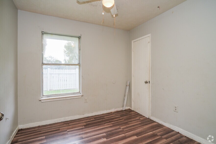 More Photos Of 303 Genesis Ct, Yazoo City Apartments For Sale