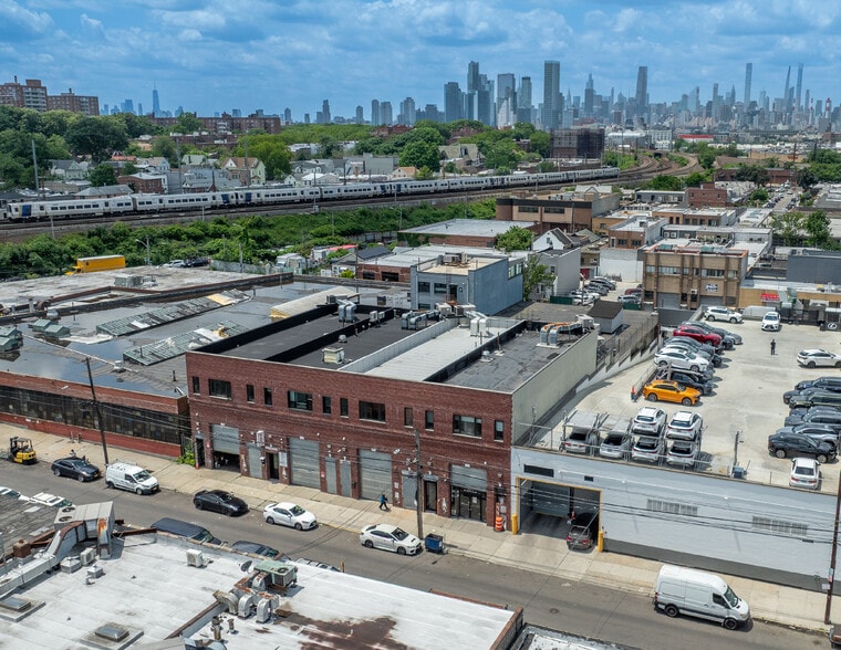 More Photos Of 3718 57th St, Woodside Distribution For Sale