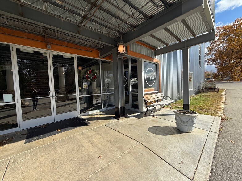 More Photos Of 3009 Wilmington Rd, New Castle General Retail For Lease
