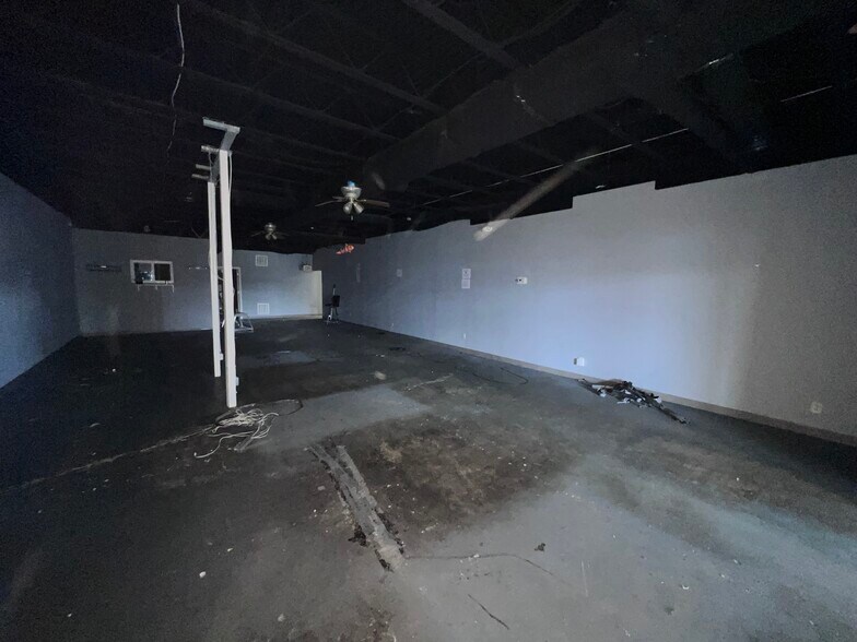 More Photos Of 1058-1068 Country Club Rd, Columbus General Retail For Sale