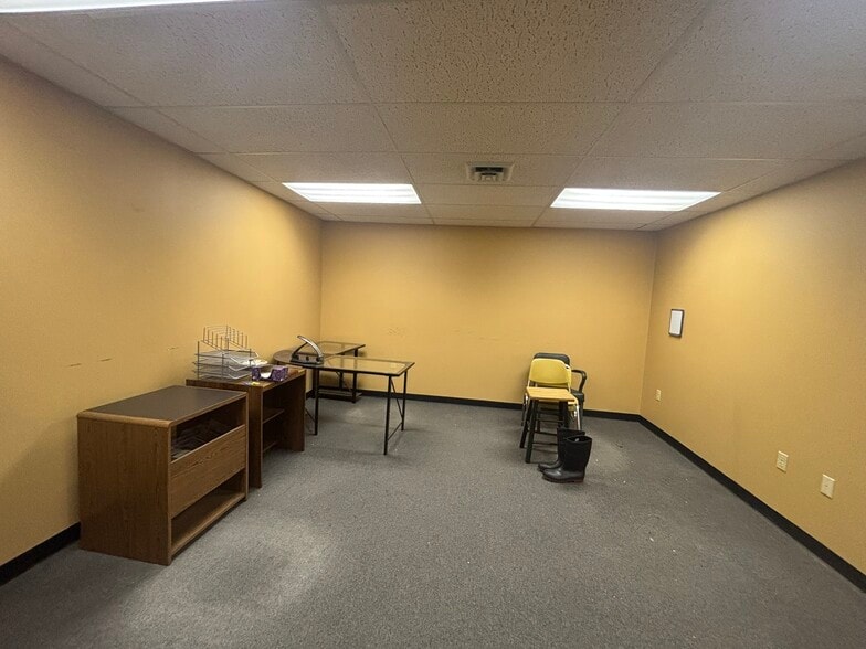 More Photos Of 125 W 7th St, Wind Gap Coworking Space