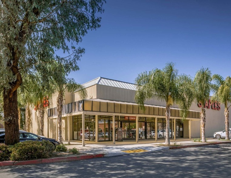 More Photos Of 21825 Erwin St, Woodland Hills Department Store For Sale