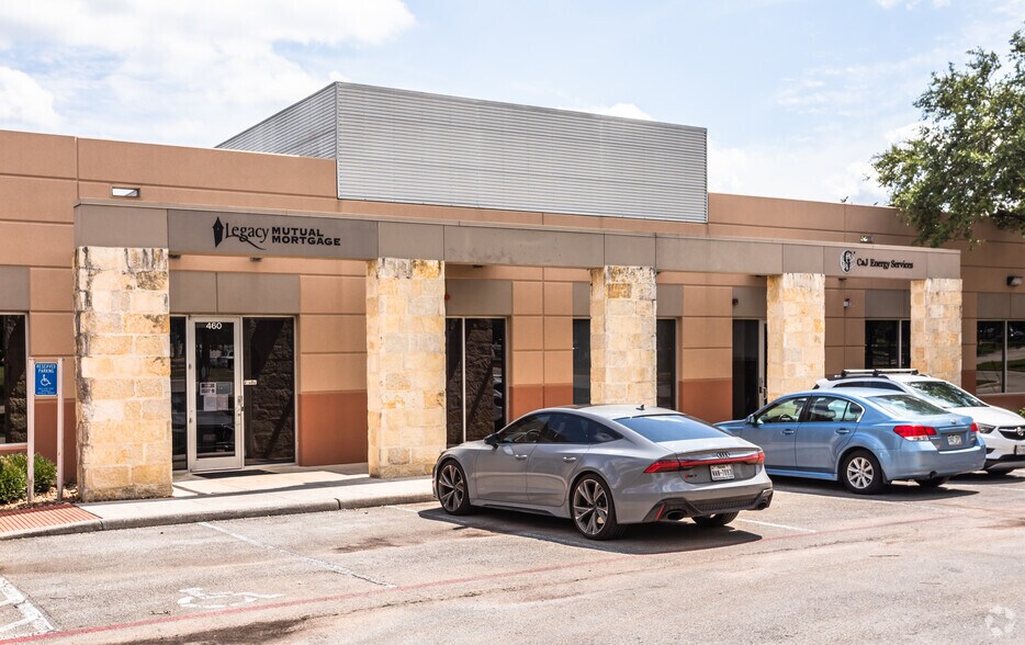 More Photos Of 300 E Sonterra Blvd, San Antonio Unknown For Lease