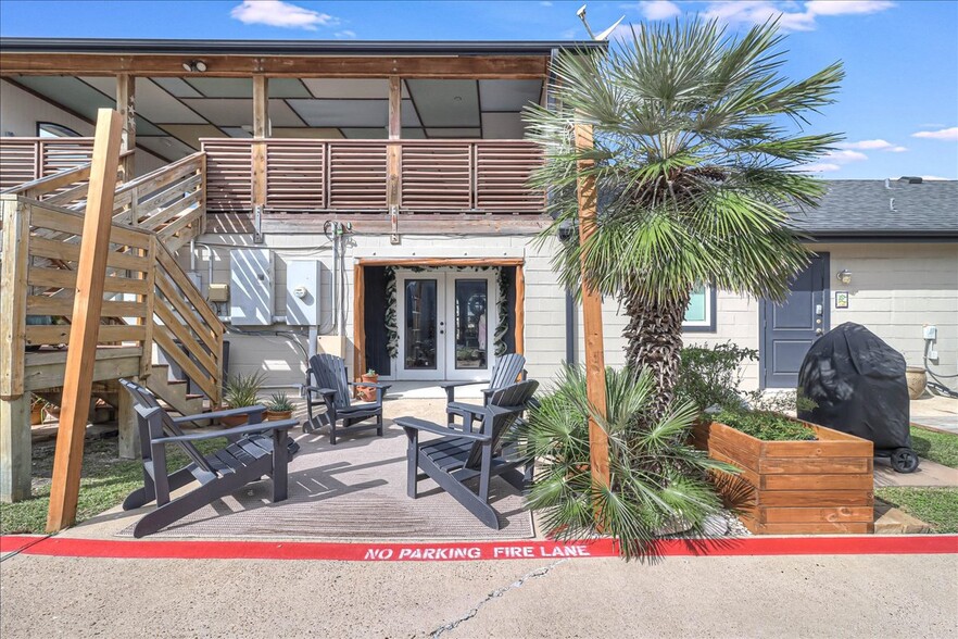 More Photos Of 121 Cut Off Rd, Port Aransas Office For Sale