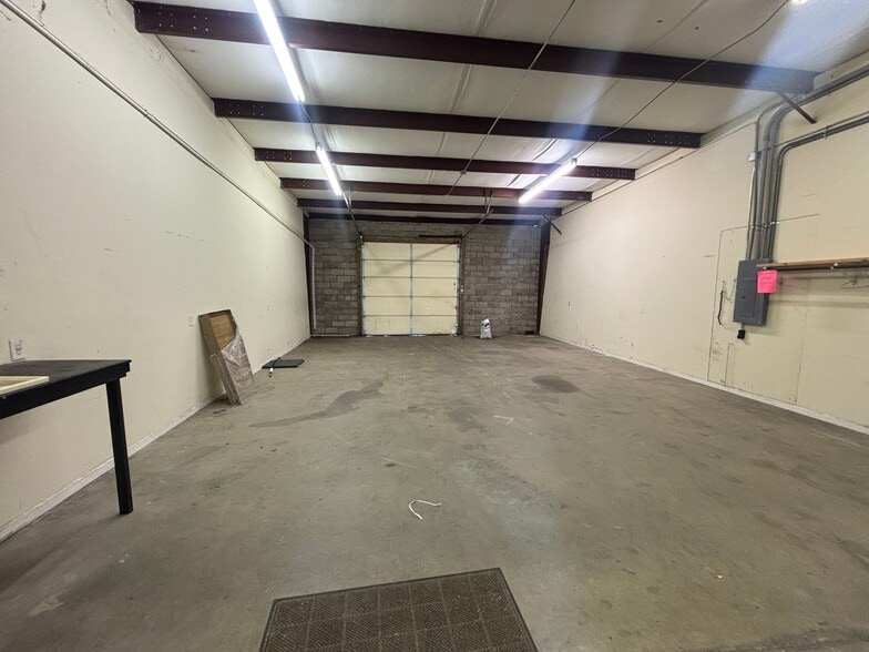 More Photos Of 109 Threet Industrial Rd, Smyrna Flex For Lease