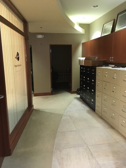 More Photos Of 15 1st St SE, Rochester Hotel For Lease