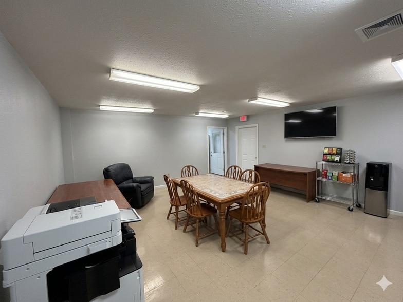 More Photos Of 5502 Burnham Dr, Corpus Christi Loft Creative Space For Lease