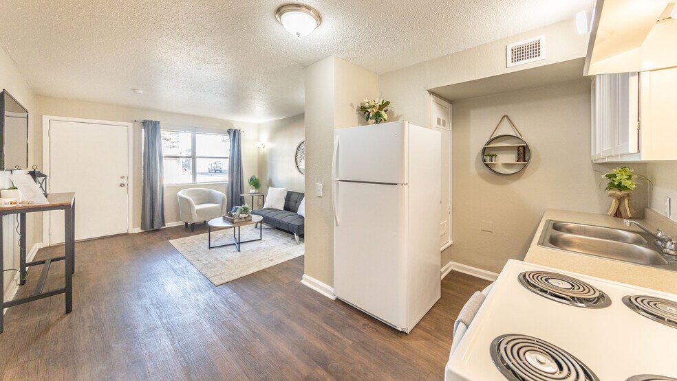 More Photos Of 102 Waco Ave, Lubbock Apartments For Sale