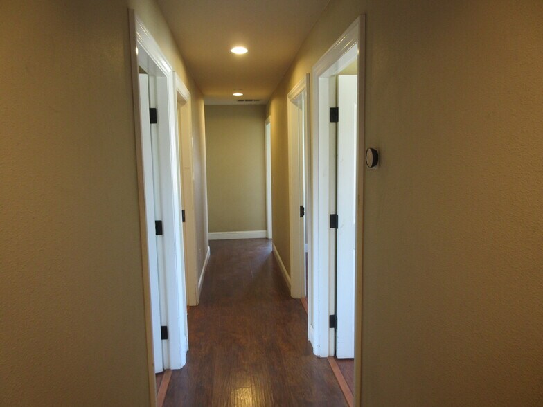 More Photos Of 12652 Prosperity, Tulare Flex For Lease