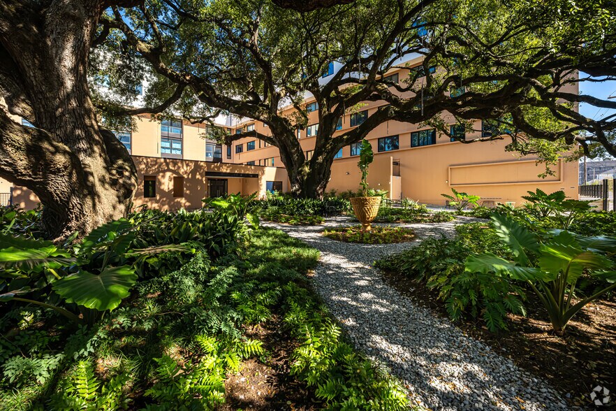 More Photos Of 609 Jackson Ave, New Orleans Multifamily For Sale