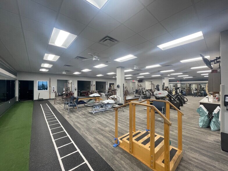 More Photos Of 1378 Union University Dr, Jackson General Retail For Lease