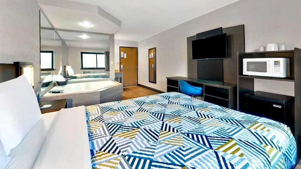 More Photos Of 616 33rd Ave SW, Cedar Rapids Hotel For Sale