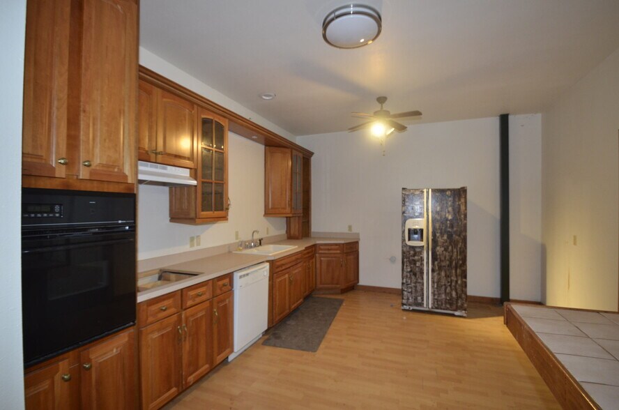 More Photos Of 31633 US-377 Hwy, Gordonville Light Distribution For Sale