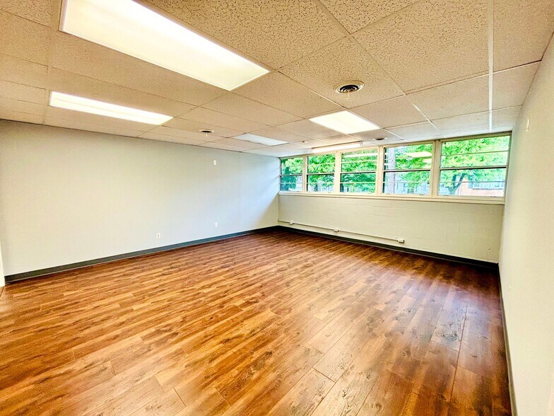More Photos Of 1701 S Campbell Ave, Springfield Office For Sale