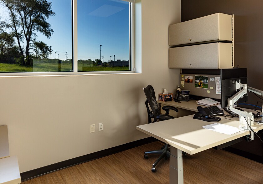 More Photos Of 1410 S 1st Ave, Iowa City Office For Sale