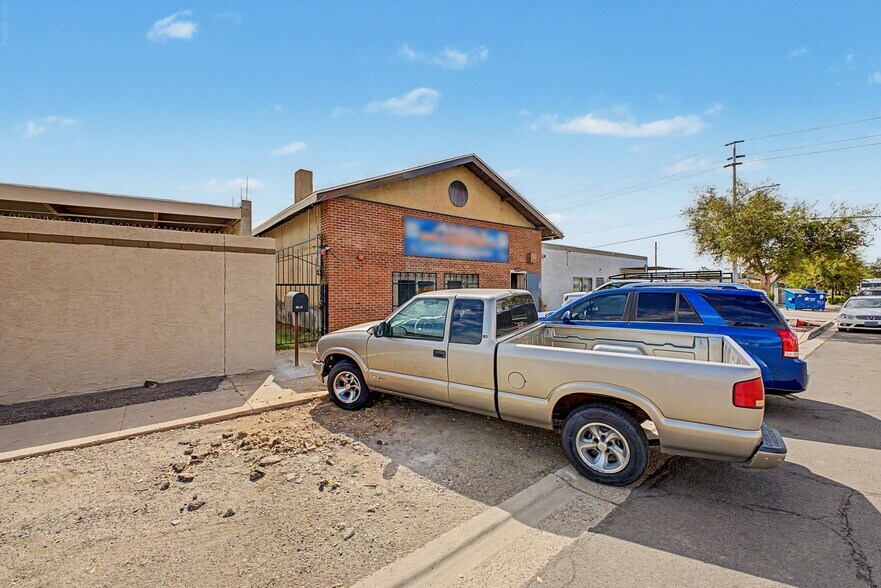 More Photos Of 6819 N 55th Dr, Glendale Warehouse For Lease