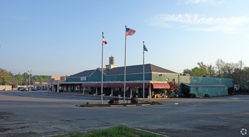 More Photos Of 126-150 Branch Rd SE, Vienna General Retail For Lease