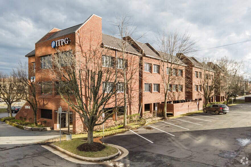 More Photos Of 1964 Gallows Rd, Vienna Office For Sale
