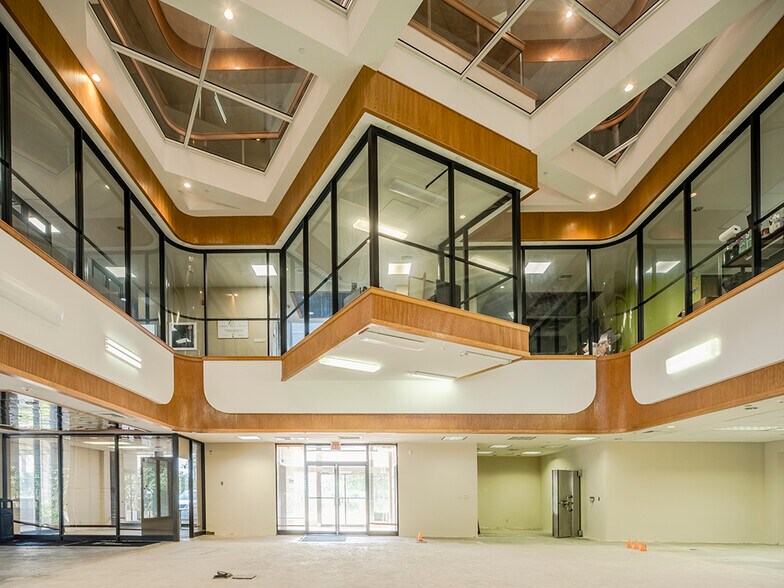 More Photos Of 660 US 1 Hwy, North Palm Beach Office For Sale