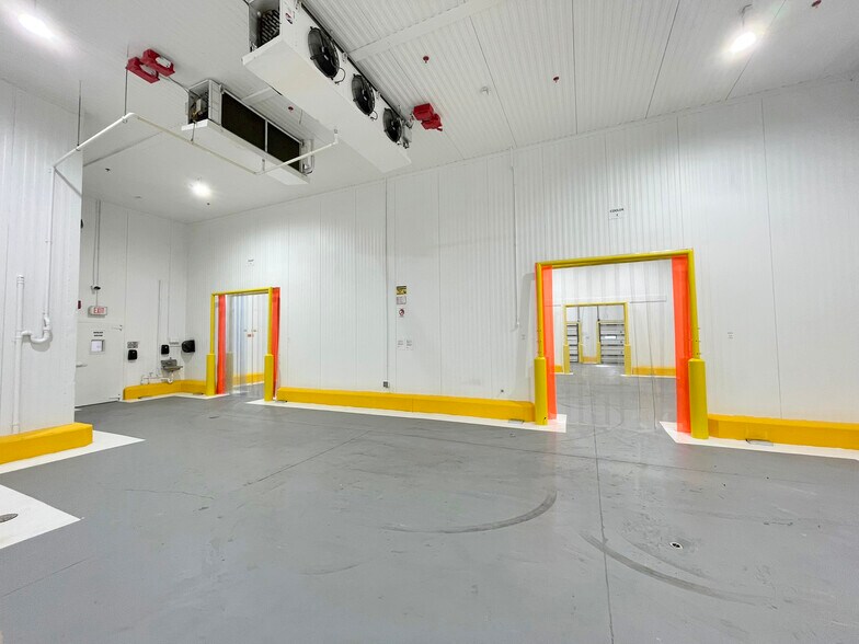 More Photos Of 4176 Mercantile Ave, Naples Distribution For Sale