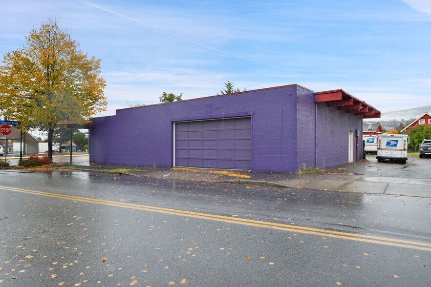 More Photos Of 209 S Sequim Ave, Sequim General Retail For Lease