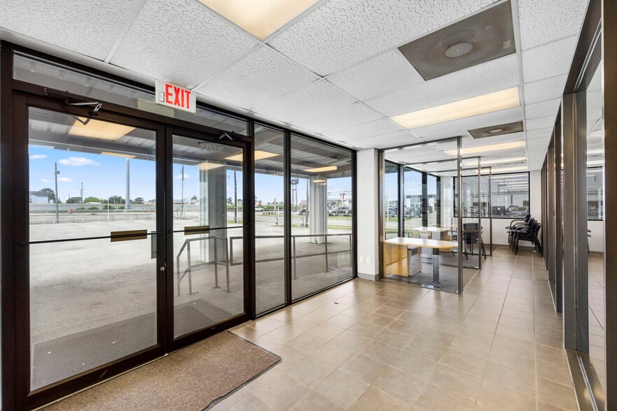 More Photos Of 3101 Gulf Fwy, Dickinson Auto Dealership For Sale