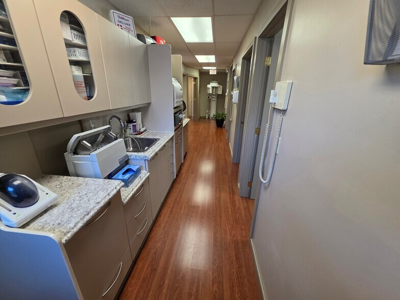 More Photos Of 45 Quassaick Ave, New Windsor Township Medical For Sale
