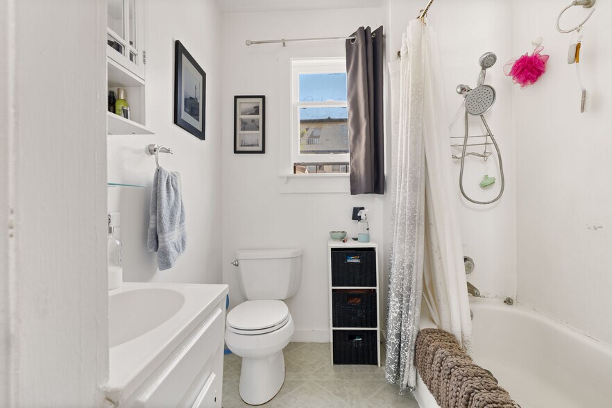 More Photos Of 102 Hamilton Pl, Oakland Multifamily For Sale