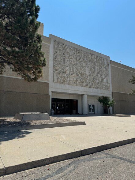 More Photos Of 820 Citadel Dr E, Colorado Springs General Retail For Lease