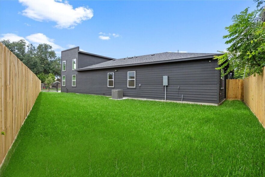 More Photos Of 5602 Pershing St, Houston Apartments For Sale