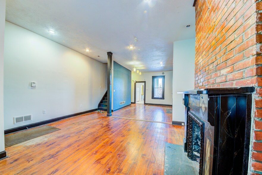 More Photos Of 5817 Ellsworth Ave, Pittsburgh Storefront Retail Office For Lease