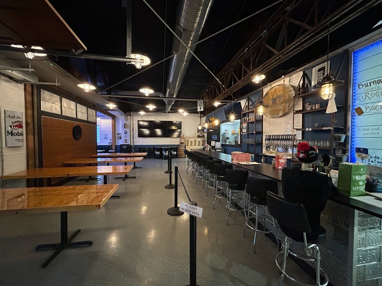 More Photos Of 309 N Main St, Auburn General Retail For Sale