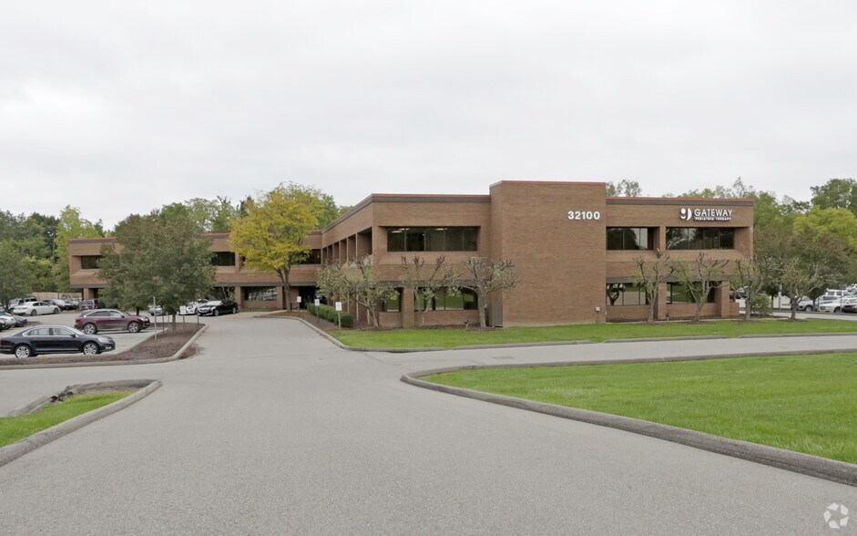 Primary Photo Of 32100 Telegraph Rd, Bingham Farms Medical For Lease