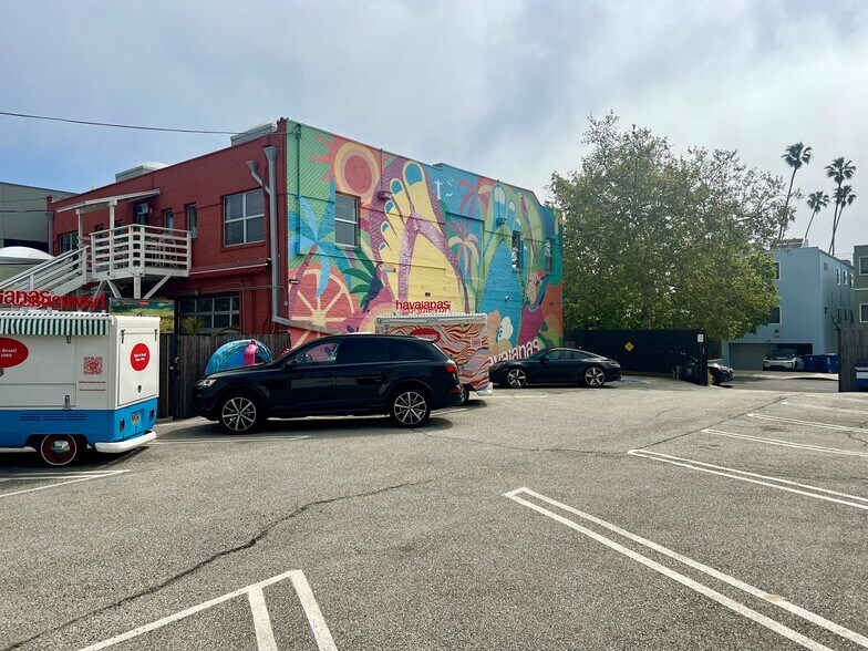 More Photos Of 513 Boccaccio Ave, Venice Office For Lease