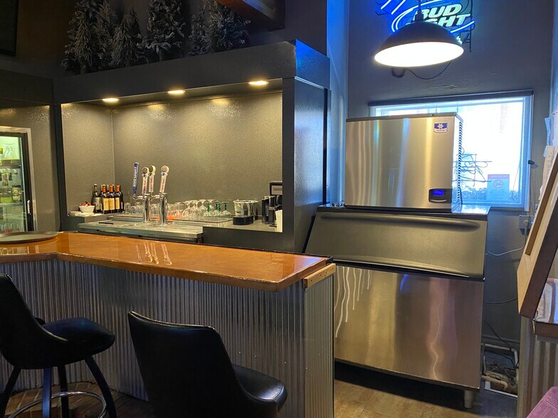 More Photos Of 239 Main St, Shelby Bar For Sale