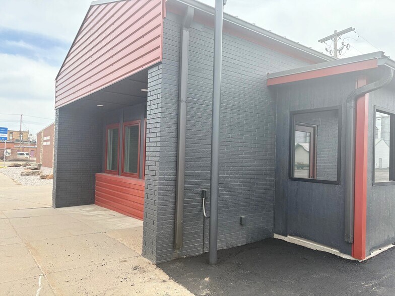 More Photos Of 212 W 1st St, Ogallala Office For Sale