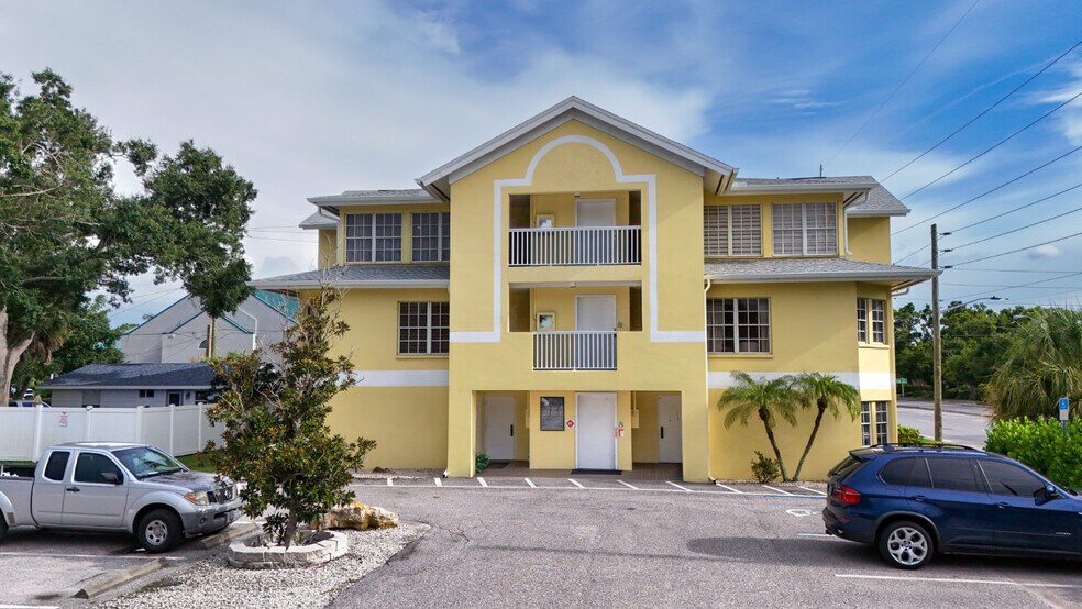 More Photos Of 1617 S Tuttle Ave, Sarasota Medical For Sale