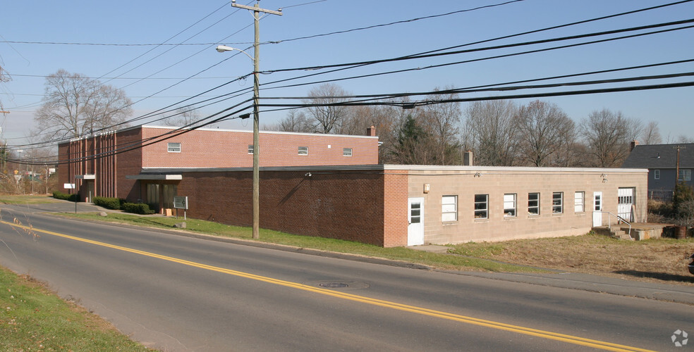 Primary Photo Of 261 Kensington Rd, Berlin Manufacturing For Lease