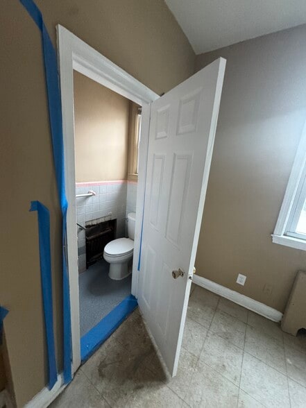 More Photos Of 2449 Shirley Ave, Baltimore Flex For Sale