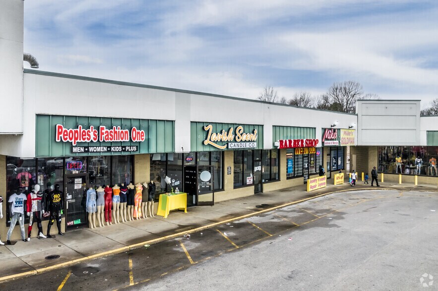 More Photos Of 3685-3721 Hickory Hill Rd, Memphis Storefront For Lease