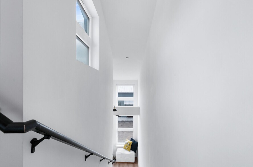 More Photos Of 202 Panetta Ave, Santa Cruz Flex For Sale