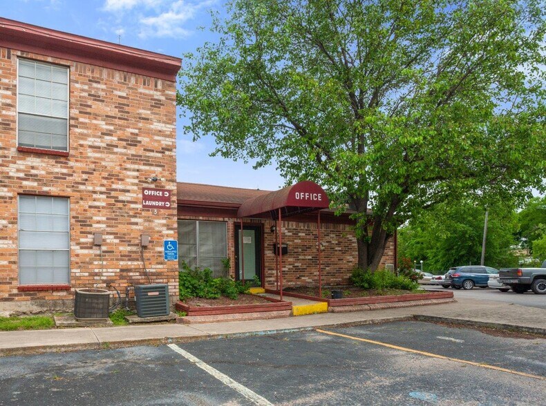 More Photos Of 1105 N 18th St, Killeen Apartments For Sale