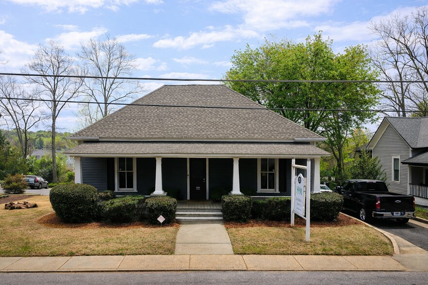 More Photos Of 329 NE Lawrence St, Marietta Medical For Sale