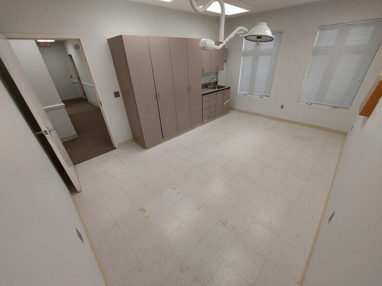 More Photos Of 5015 Southpark Dr, Durham Medical For Lease