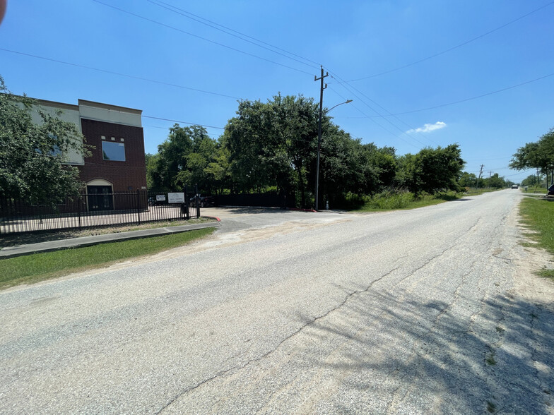 Primary Photo Of 11511 N Garden St, Houston Office Residential For Sale