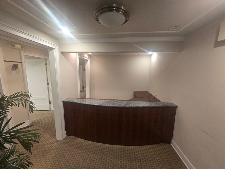 More Photos Of 4601 N Park Ave, Chevy Chase Apartments For Sale