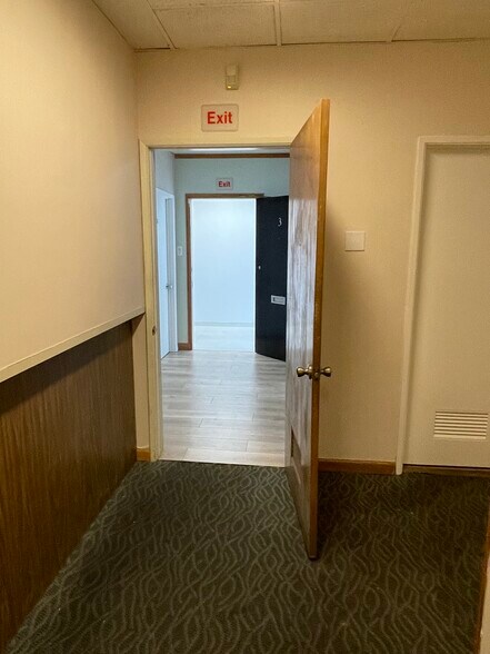 More Photos Of 13711 Van Nuys Blvd, Pacoima Office For Lease