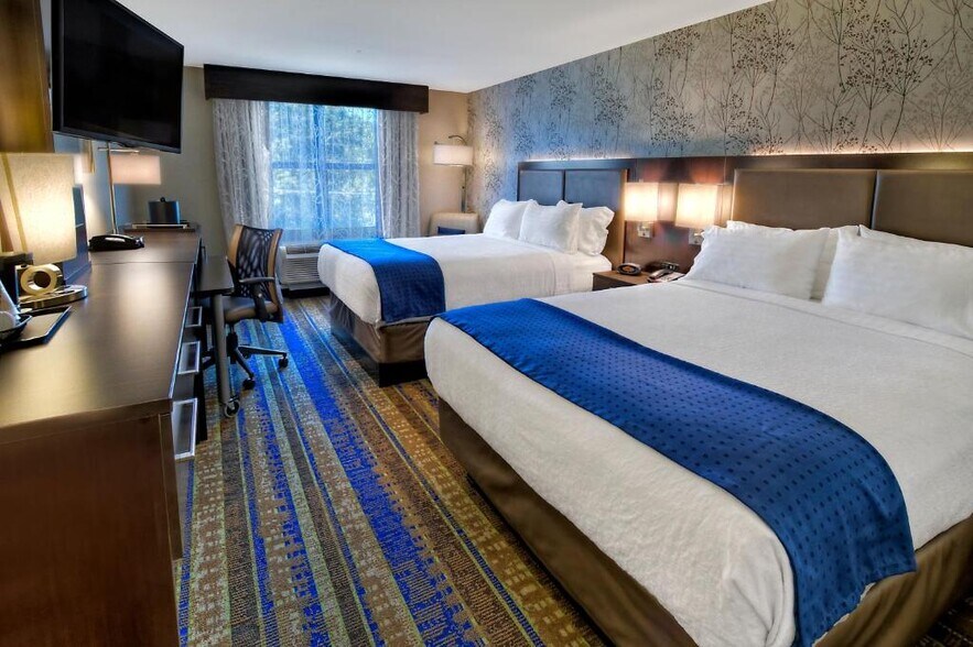 More Photos Of 923 N Gloster St, Tupelo Hotel For Sale